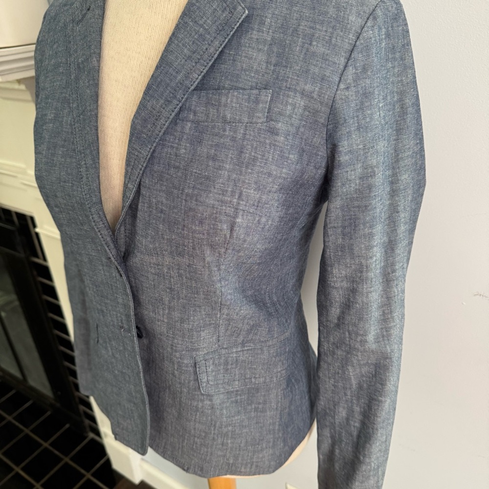 J.Crew Schoolboy style blazer in classic blue Chambray, 2 button close, Size 4 - Picture 9 of 14